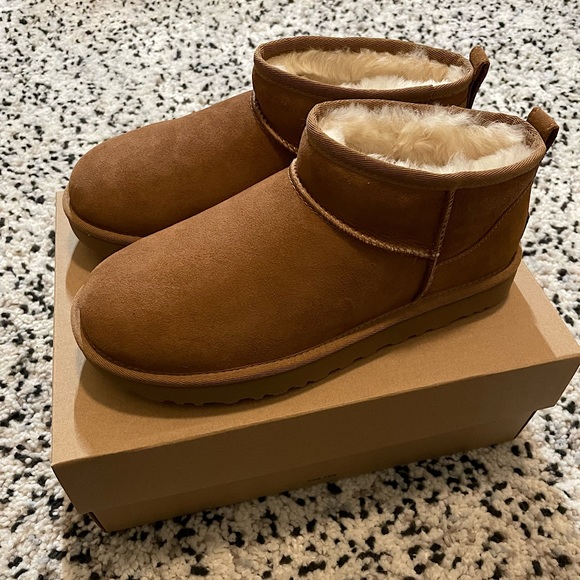 ugg mini chestnut size 9